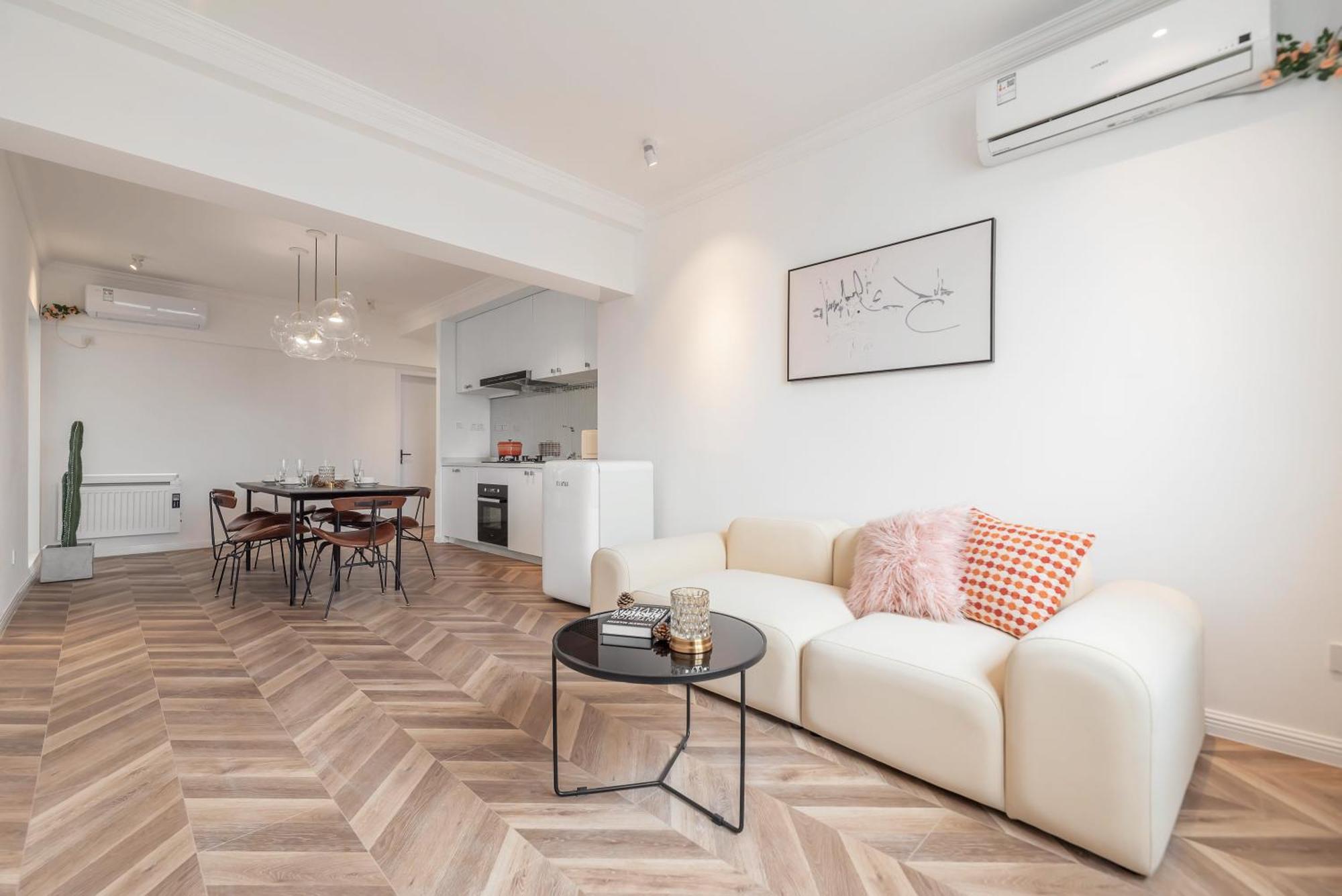 Hills&serendipity Coloured Glaze Family With 2 Bedrooms Near Line1&2 People Square Shanghai