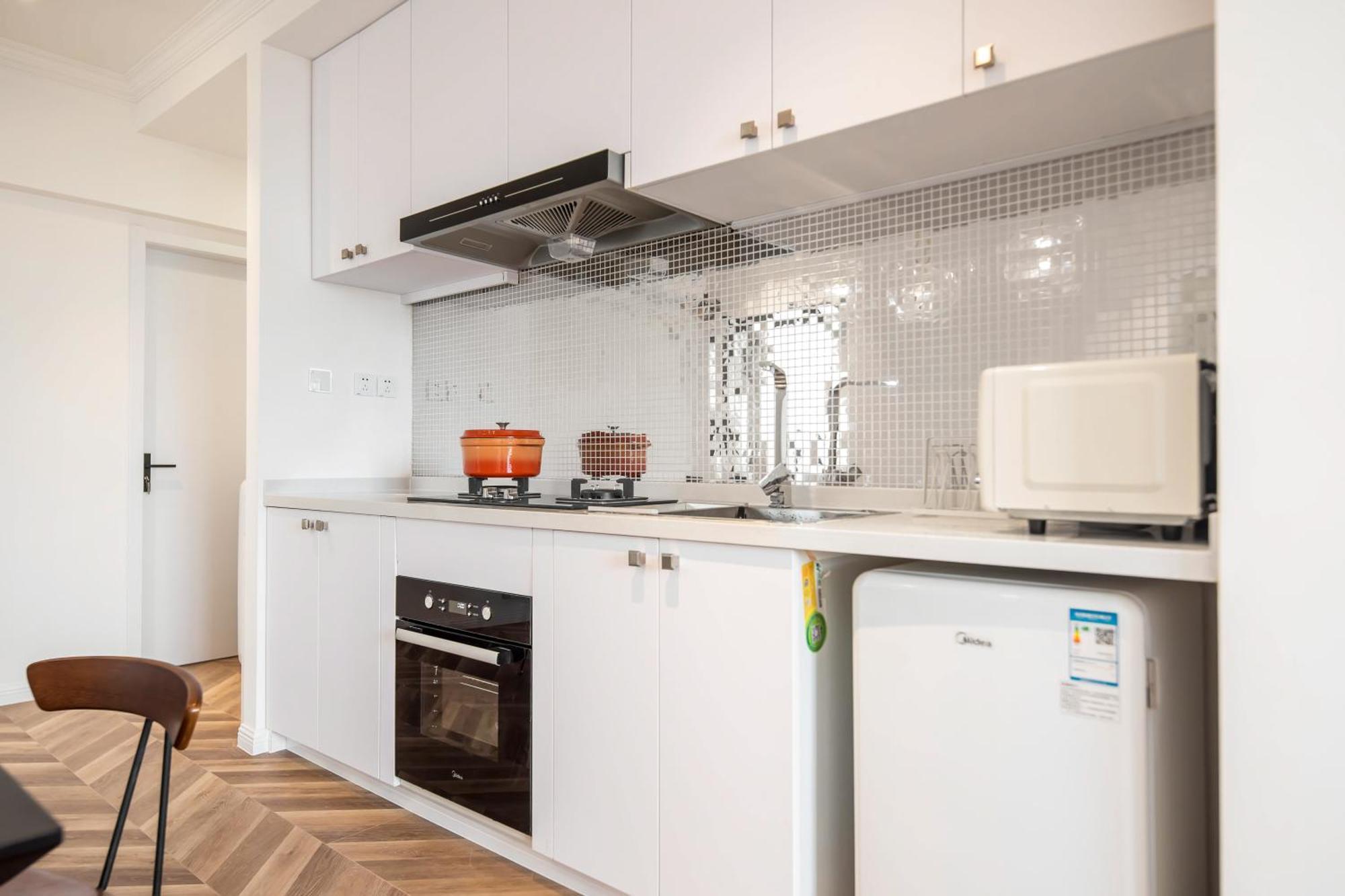 Hills&serendipity Coloured Glaze Family With 2 Bedrooms Near Line1&2 People Square * Shanghai
