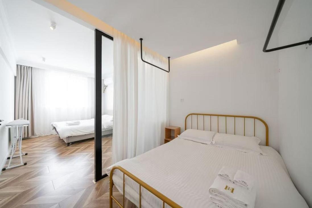 Hills&serendipity Coloured Glaze Family With 2 Bedrooms Near Line1&2 People Square Apartment Shanghai