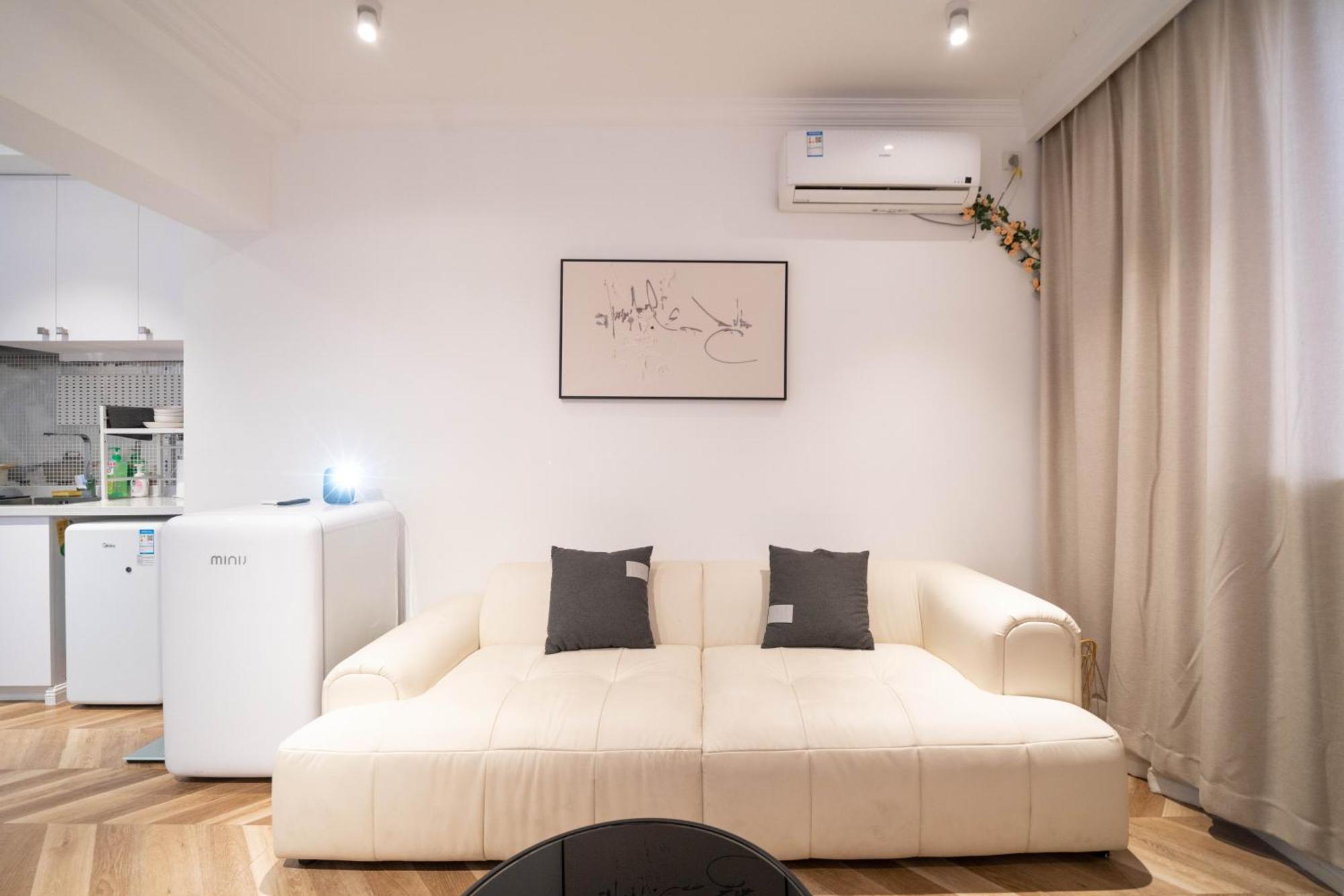 Hills&serendipity Coloured Glaze Family With 2 Bedrooms Near Line1&2 People Square Shanghai