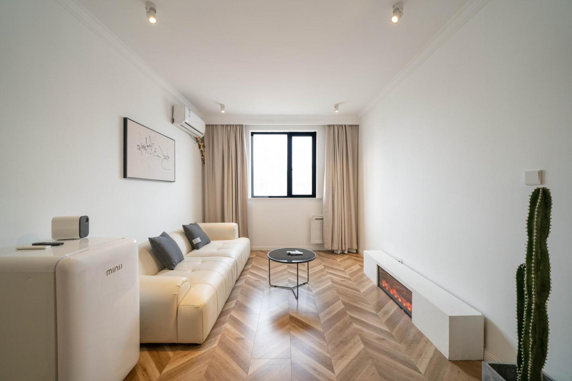 Hills&serendipity Coloured Glaze Family With 2 Bedrooms Near Line1&2 People Square * Shanghai