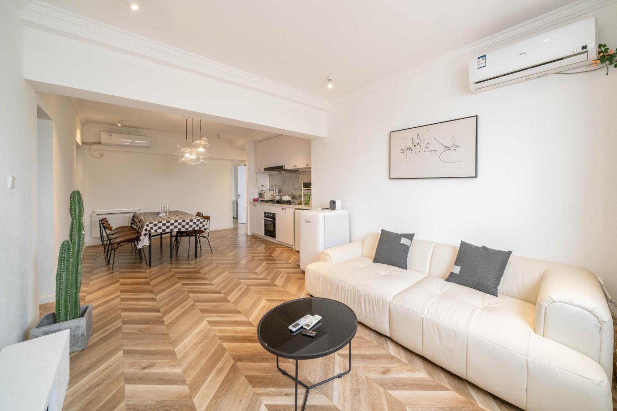 Hills&serendipity Coloured Glaze Family With 2 Bedrooms Near Line1&2 People Square Apartment Shanghai