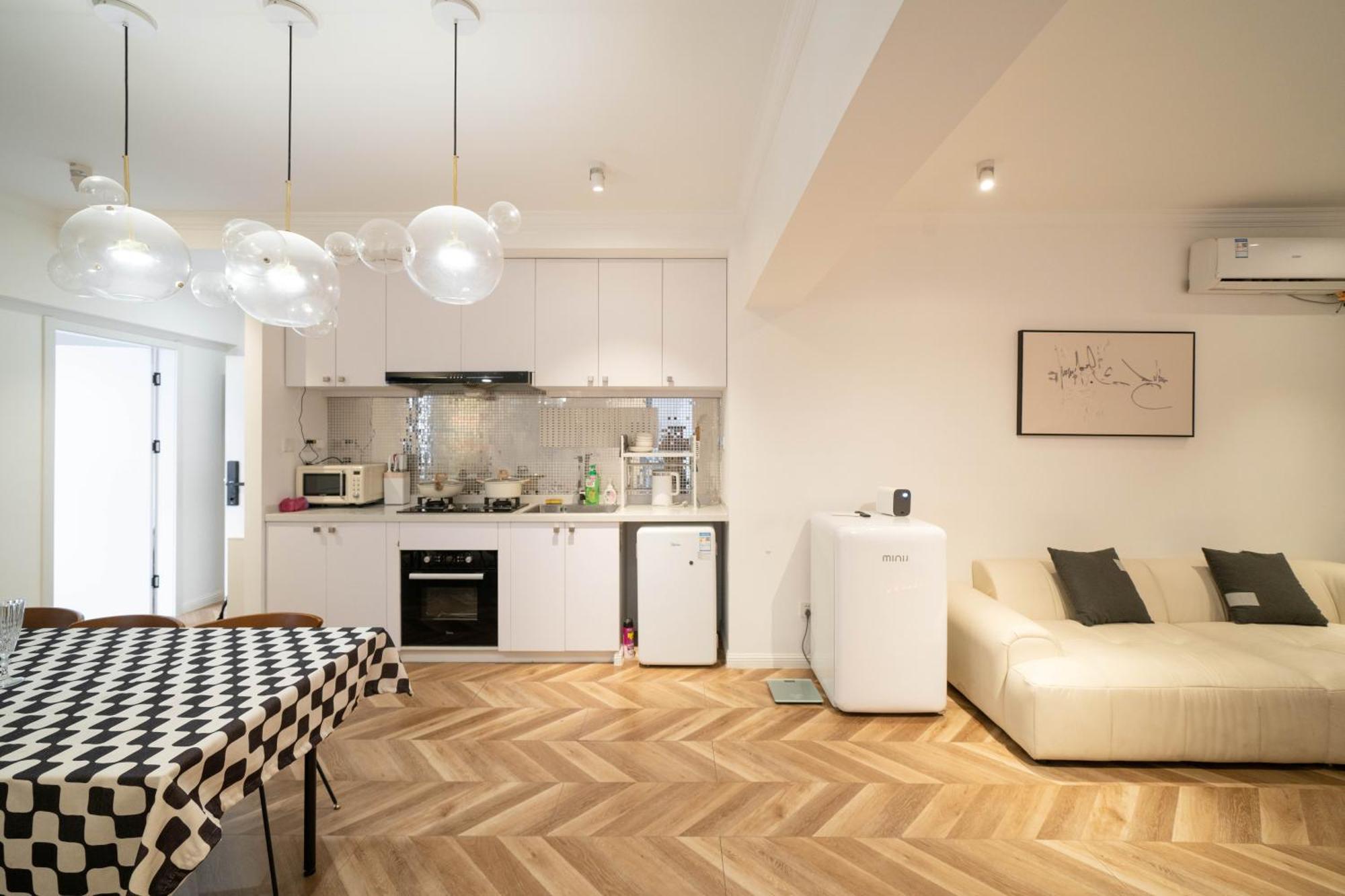 Hills&serendipity Coloured Glaze Family With 2 Bedrooms Near Line1&2 People Square * Shanghai